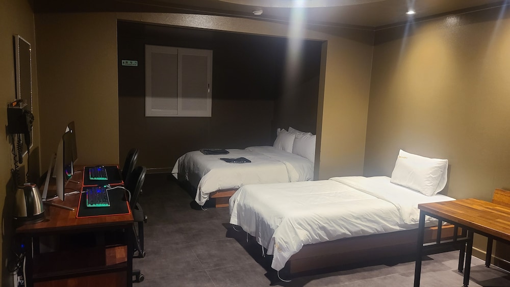 Deluxe Twin Room photo 3