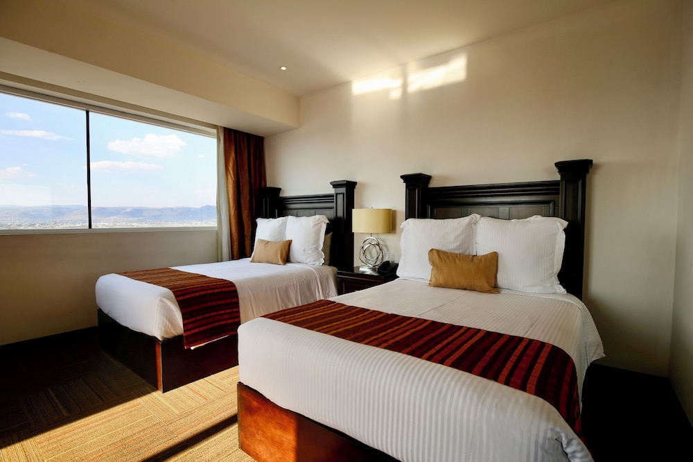 Junior Double Room, 2 Bedrooms, City View - Photo 1