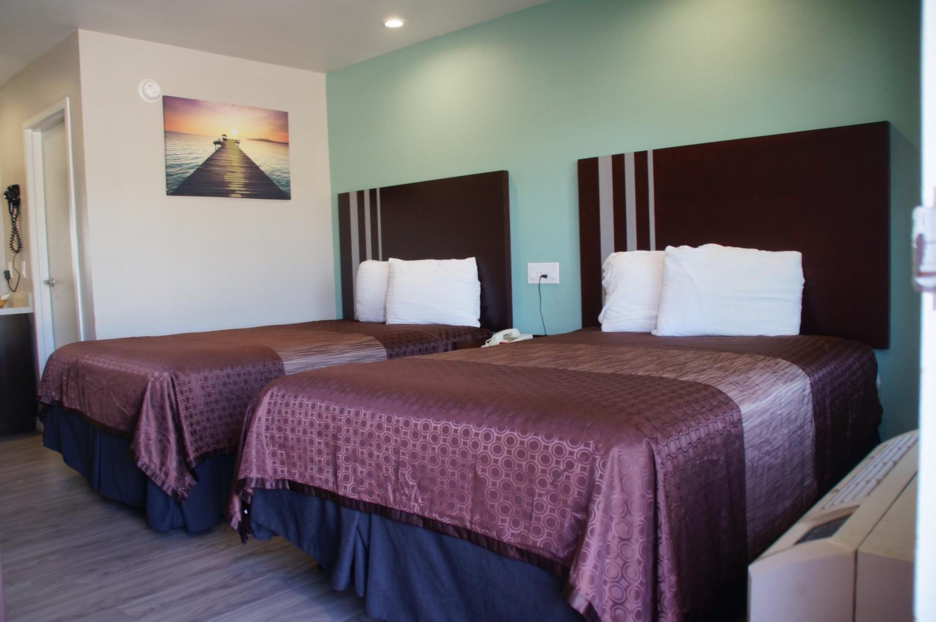 Double Room with Two Double Beds - Photo 3