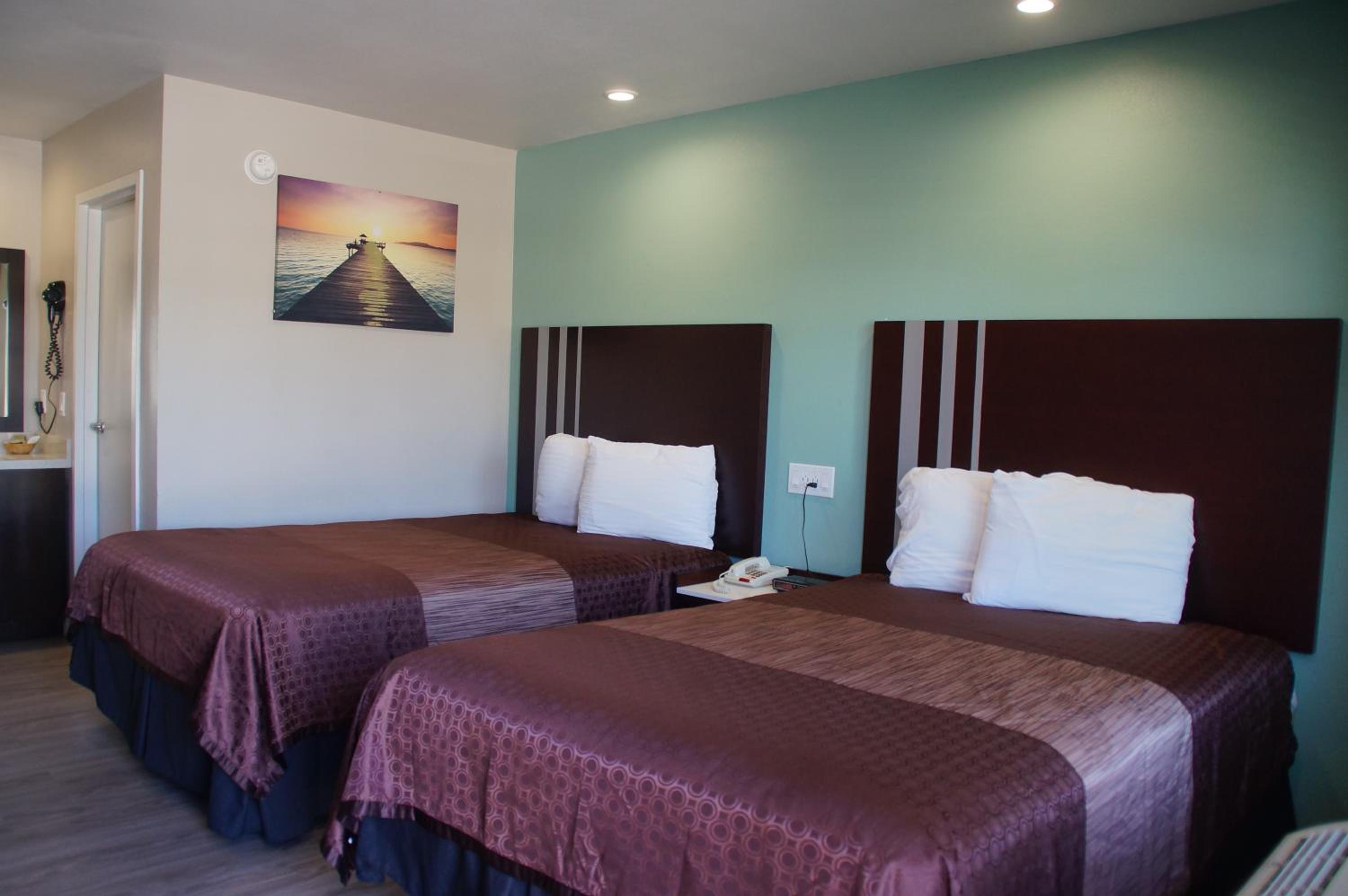 Double Room with Two Double Beds - Photo 5