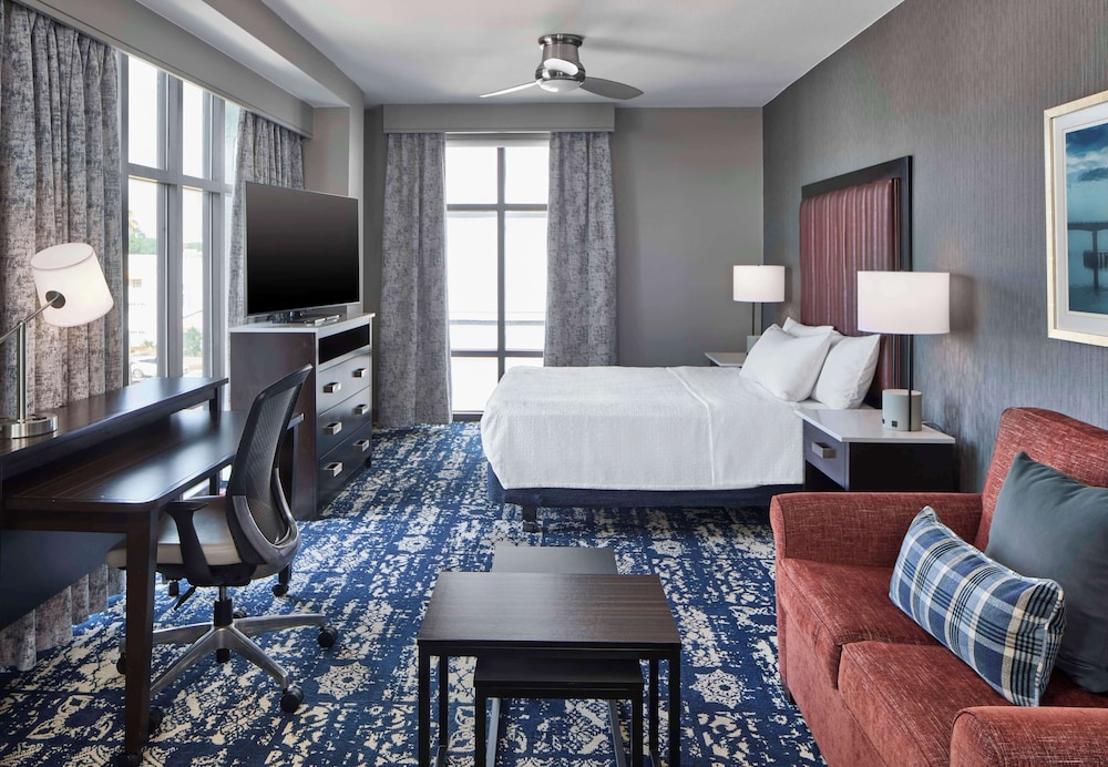 Suite, 1 Queen Bed, Accessible, City View (Hearing)