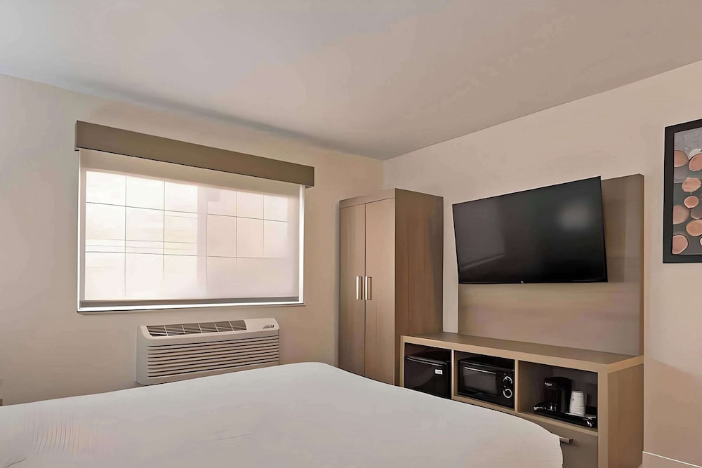 Standard Room, 1 King Bed, Non Smoking