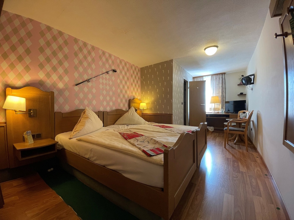 Business Double Room, 1 Bedroom - Photo 1