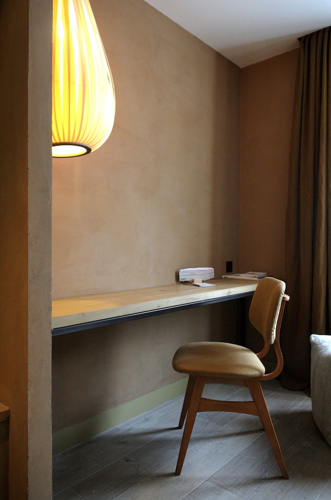 2 Rooms - Same Floor: Intuition Et Sensation