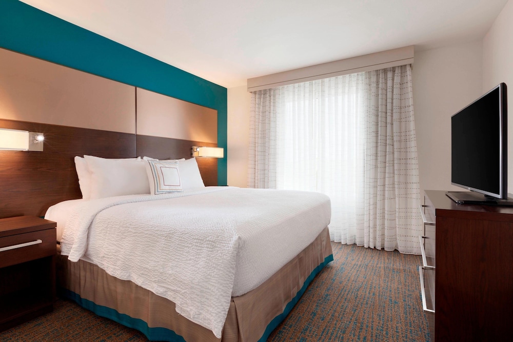 Suite, 1 Bedroom (Mobility/Hearing Accessible, Tub) photo 2