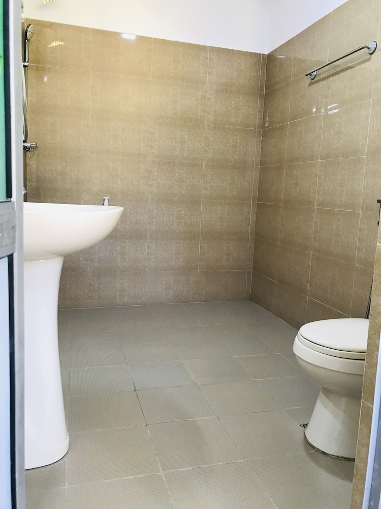 Deluxe Single Room, 1 Queen Bed, Balcony, Garden View photo 2