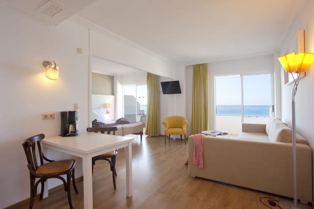 Standard Studio, Balcony, Sea View thumbnail 6