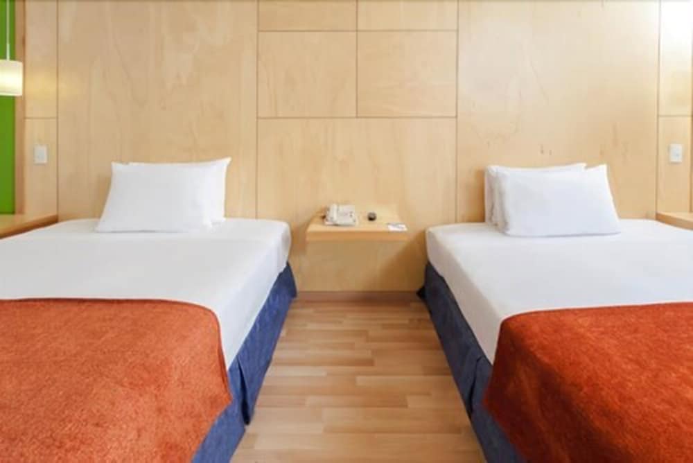 Room, 2 Queen Beds, Non Smoking - Photo 1