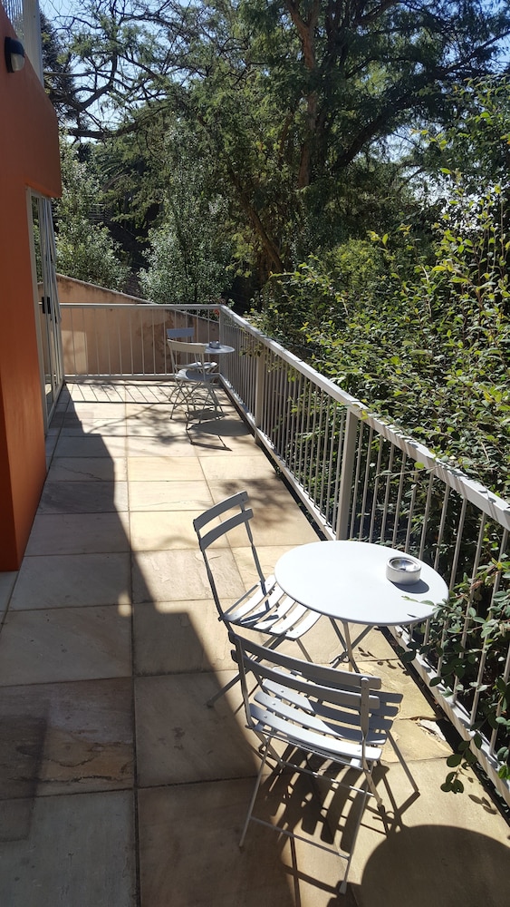 Exclusive Studio, 1 Queen Bed, Non Smoking, Garden View photo 3