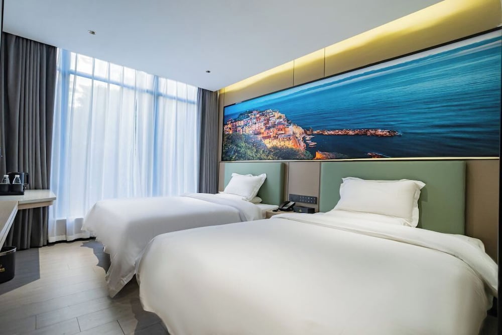 Deluxe Room, 2 Double Beds, Ensuite, City View
