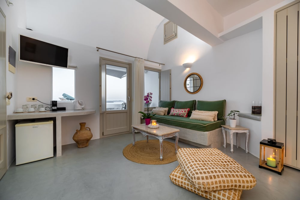 Superior Suite - Photo 7