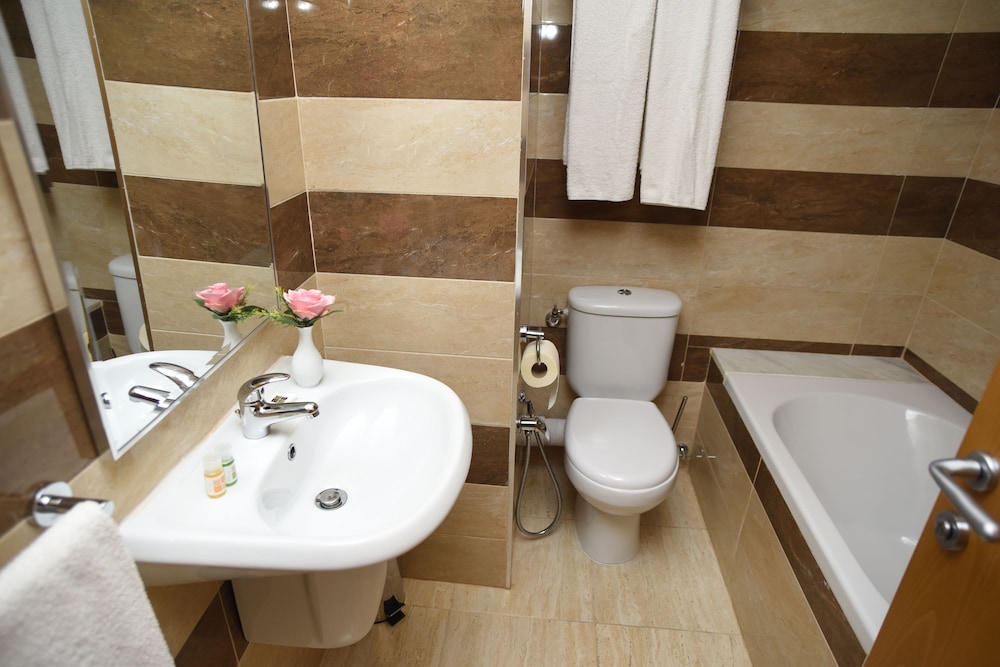Standard Double Or Twin Room - Photo 16