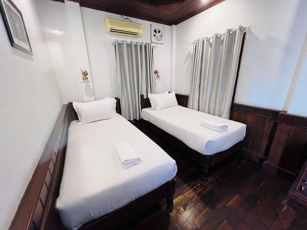 Classic Twin Room