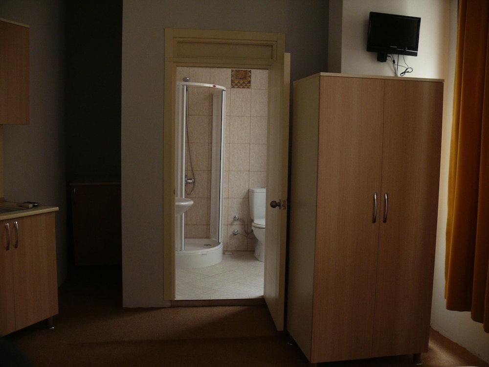 Studio (3 Adults) photo 2