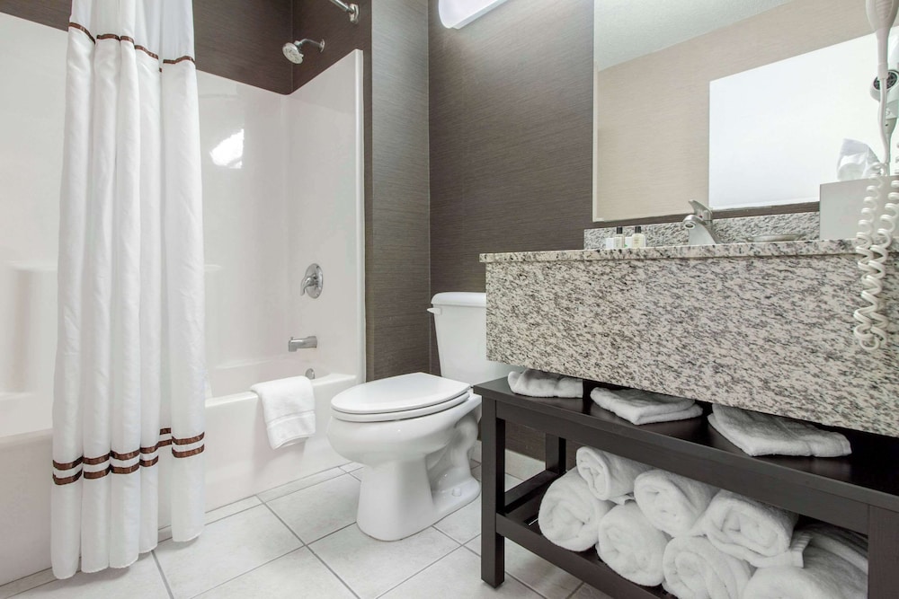 Suite, Multiple Beds, Non Smoking photo 3