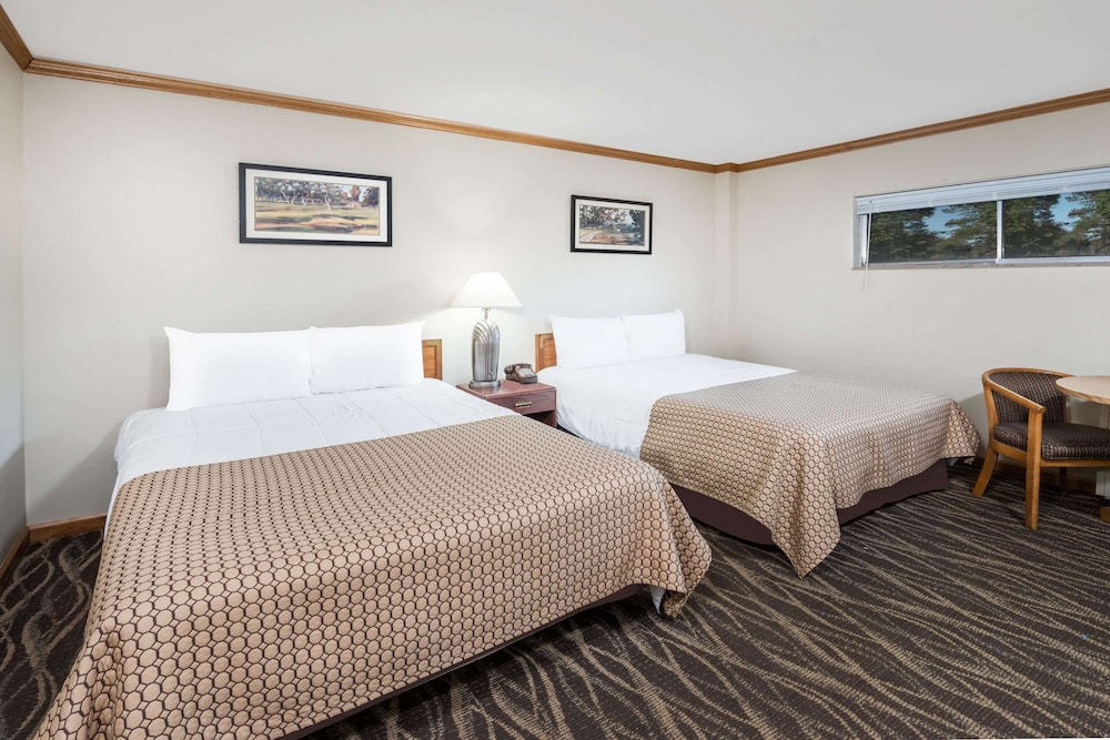 Room, 2 Queen Beds photo 3