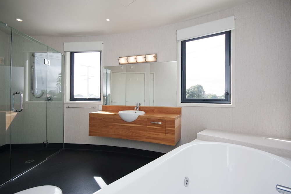 Standard Room (Tower Suite) photo 3