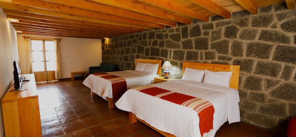 Junior Suite, 2 Queen Beds, Mountain View