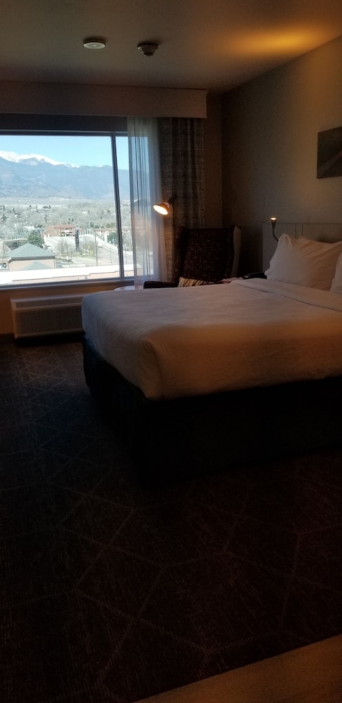 Room, 1 King Bed, Accessible, Mountain View (Hearing) photo 2