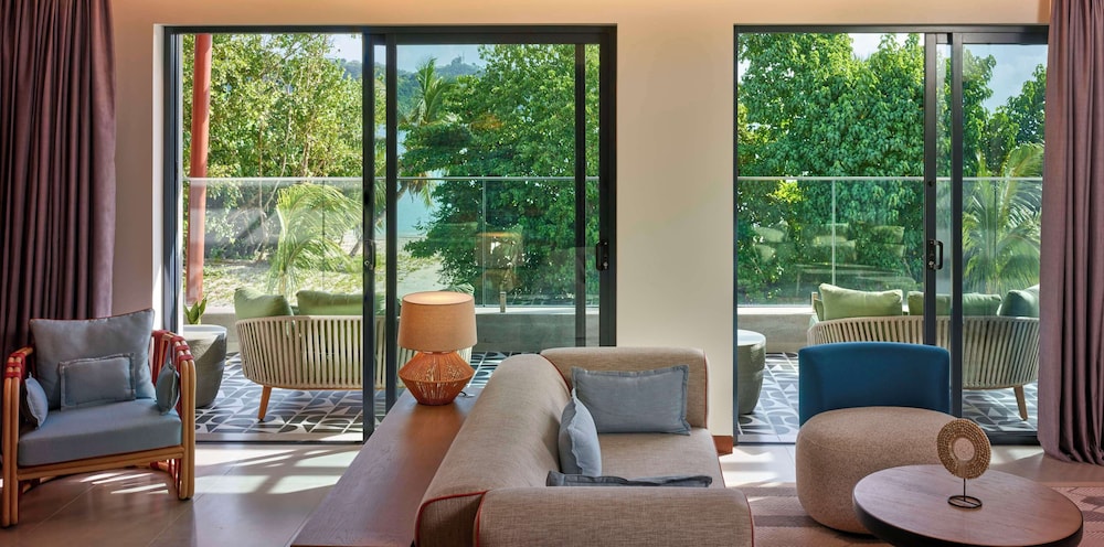 Suite, 1 King Bed, Balcony