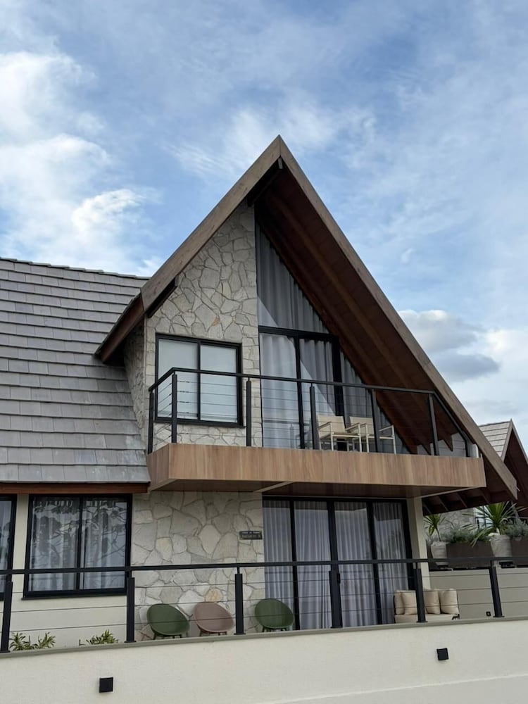 Family Chalet, 2 Bedrooms, Mountain View photo 1