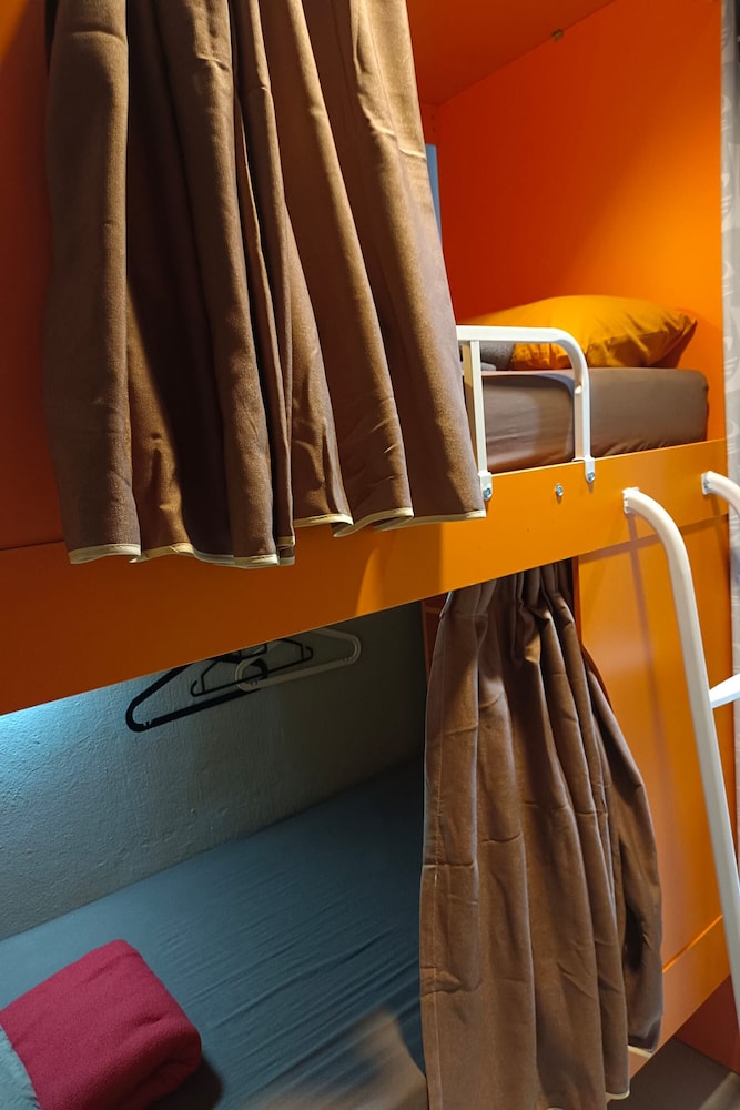 Premium bed in 6 beds mixed dormitory photo 3