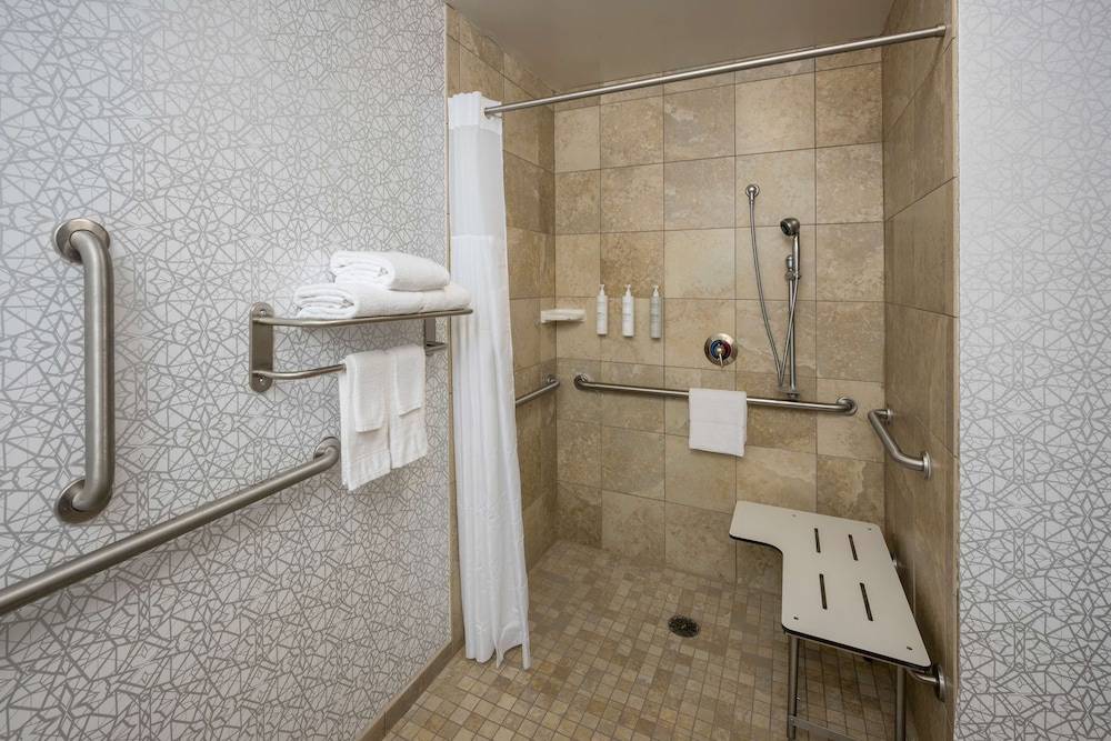 Room, 1 King Bed, Accessible, Non Smoking - Photo 8