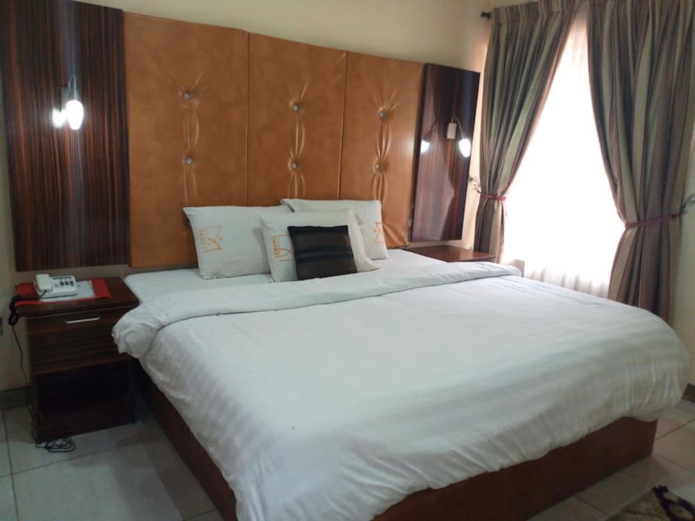Room (Deluxe Or Superior) photo 3