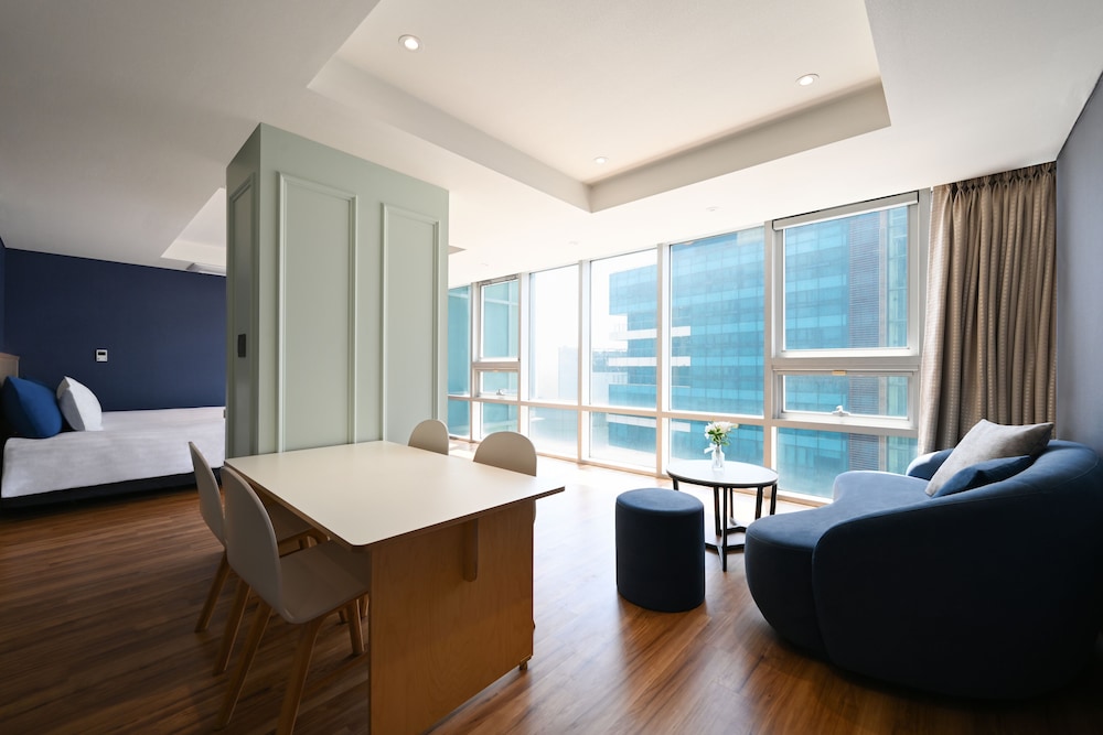 Executive Suite (No View)