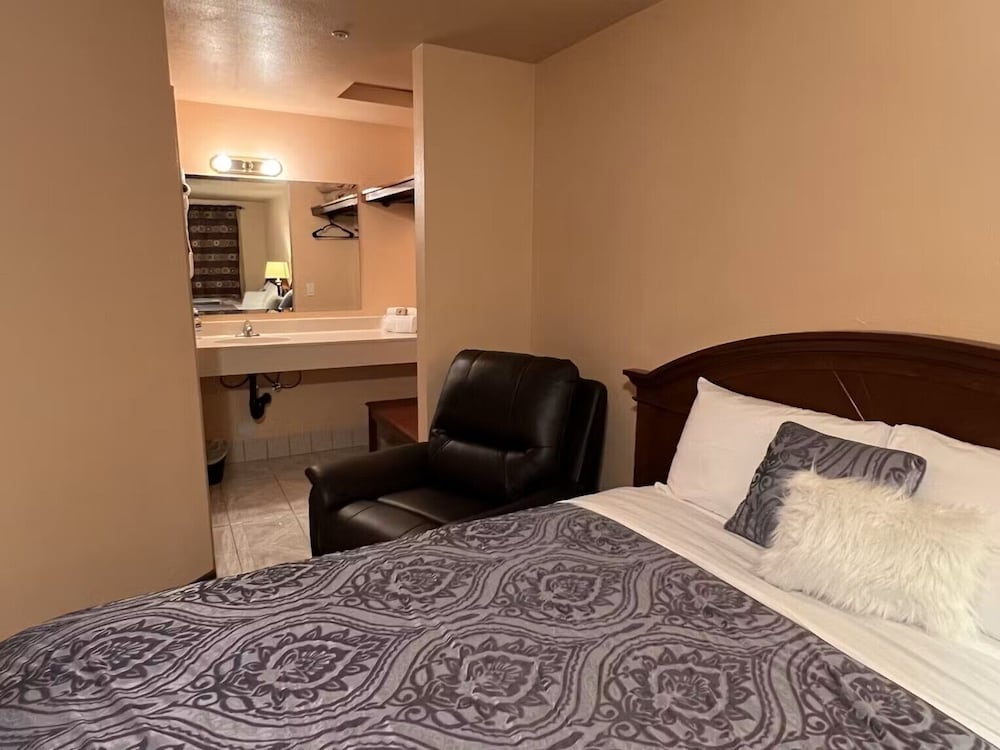 Studio Suite, 2 Double Beds, Non Smoking, Mountain View photo 2