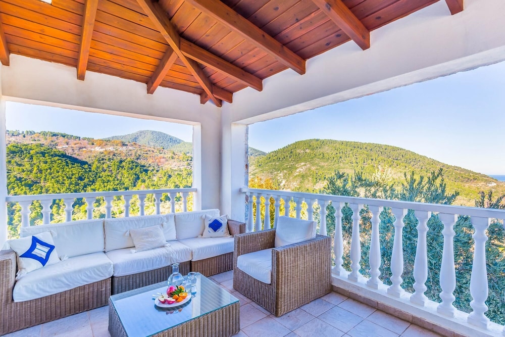 Villa photo 2