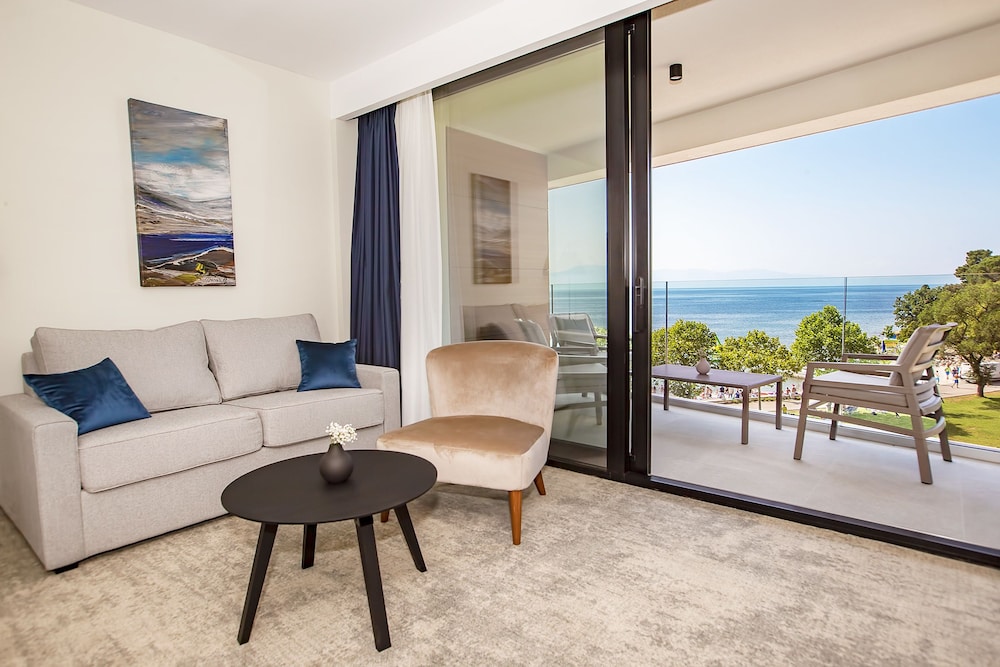 Deluxe Double or Twin Room, Balcony, Partial Sea View
