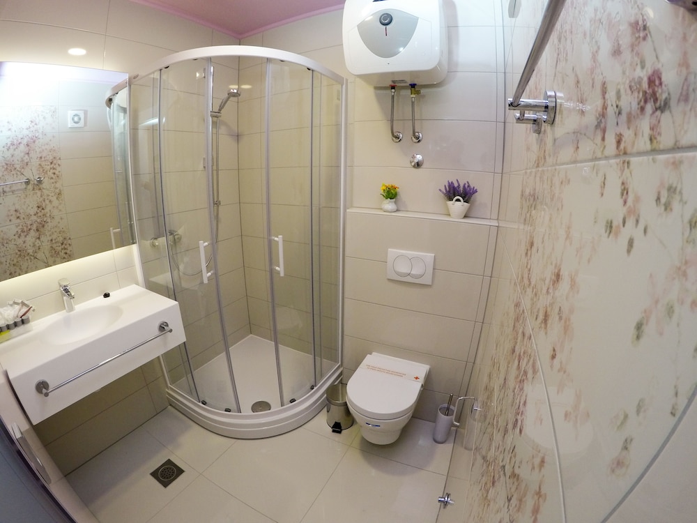 Deluxe Triple Room photo 2