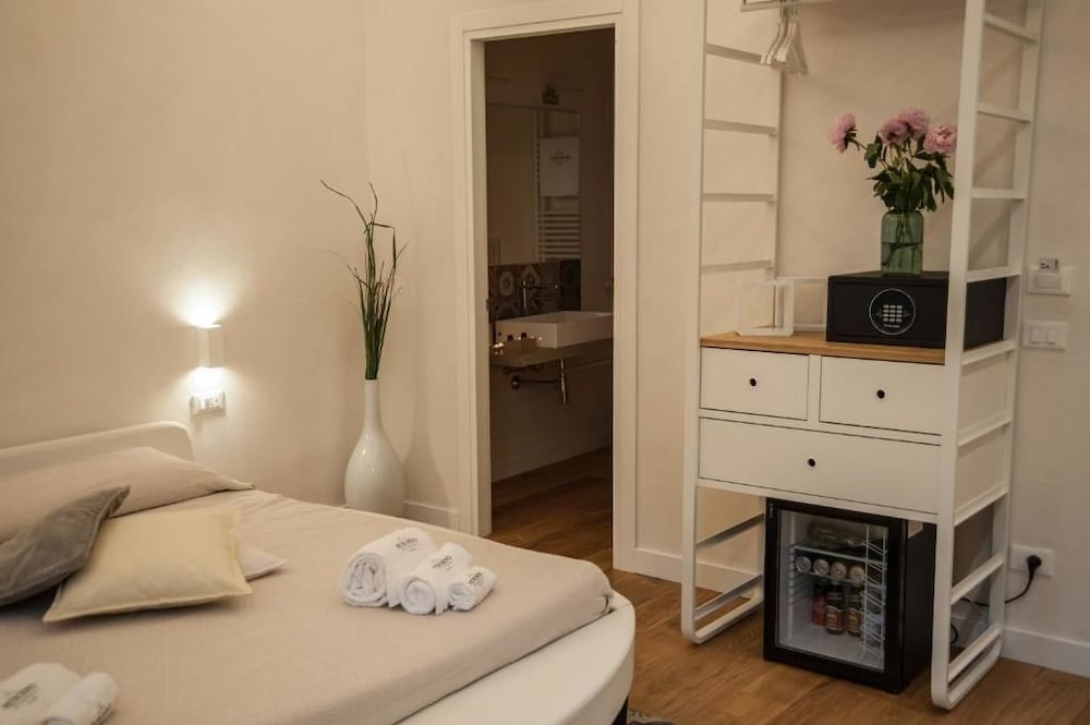 Double Room, 1 King Bed (1)