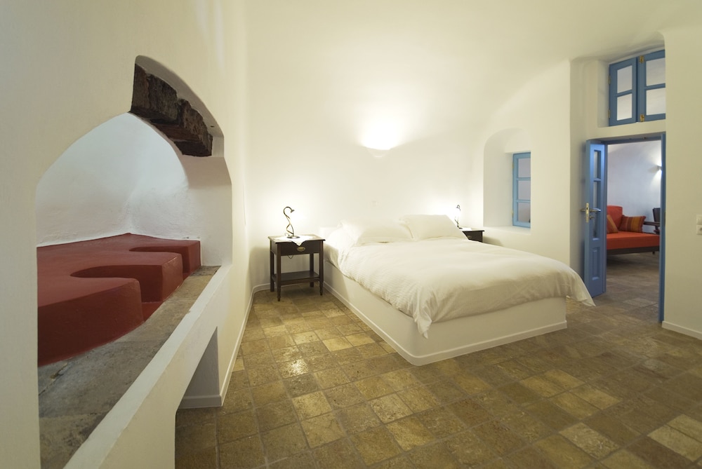Junior Suite (Caldera View) - Photo 11