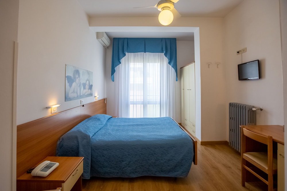 Standard Double Room Single Use, 1 Double Bed photo 3