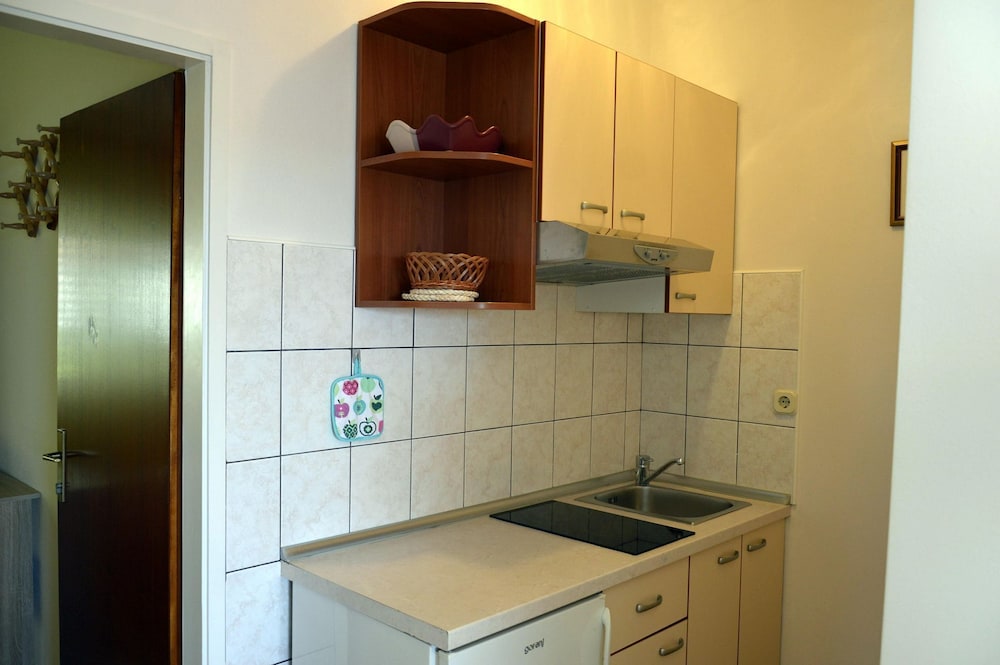 Apartment (Zdravko - comfortable & close to the ) photo 3