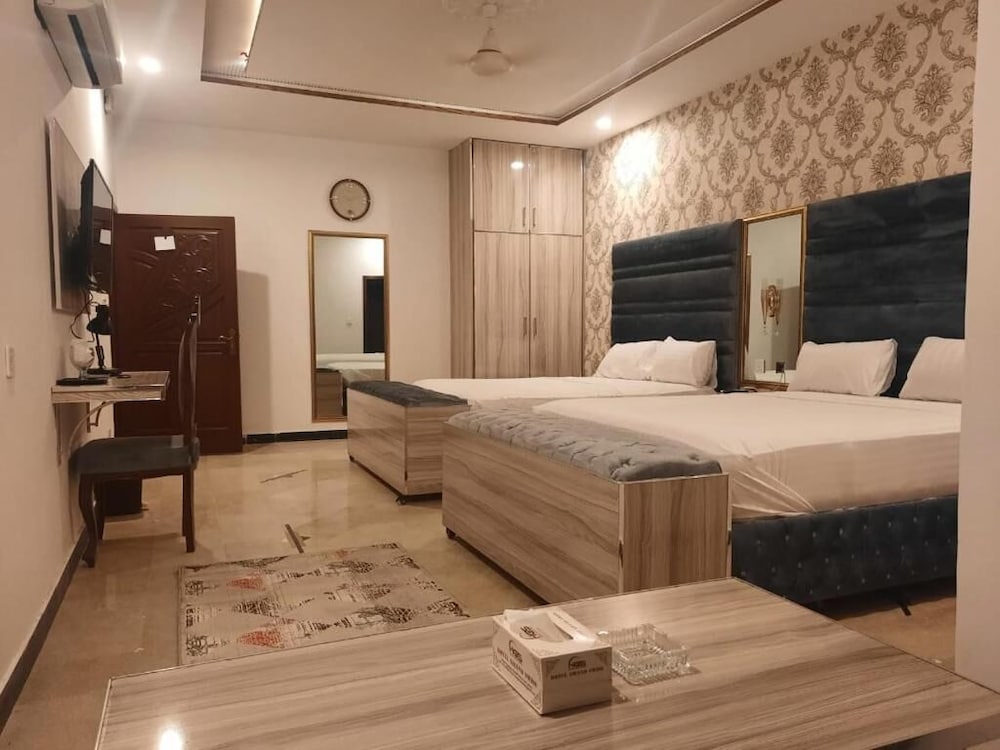 Deluxe Suite