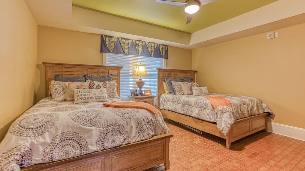 Studio (4 Bedrooms)