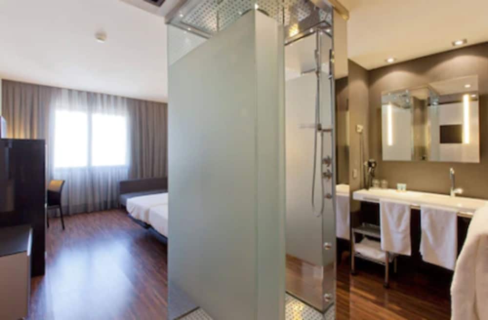 Standard Twin Room - Photo 6