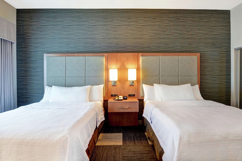 Suite, 2 Queen Beds, Accessible, Bathtub