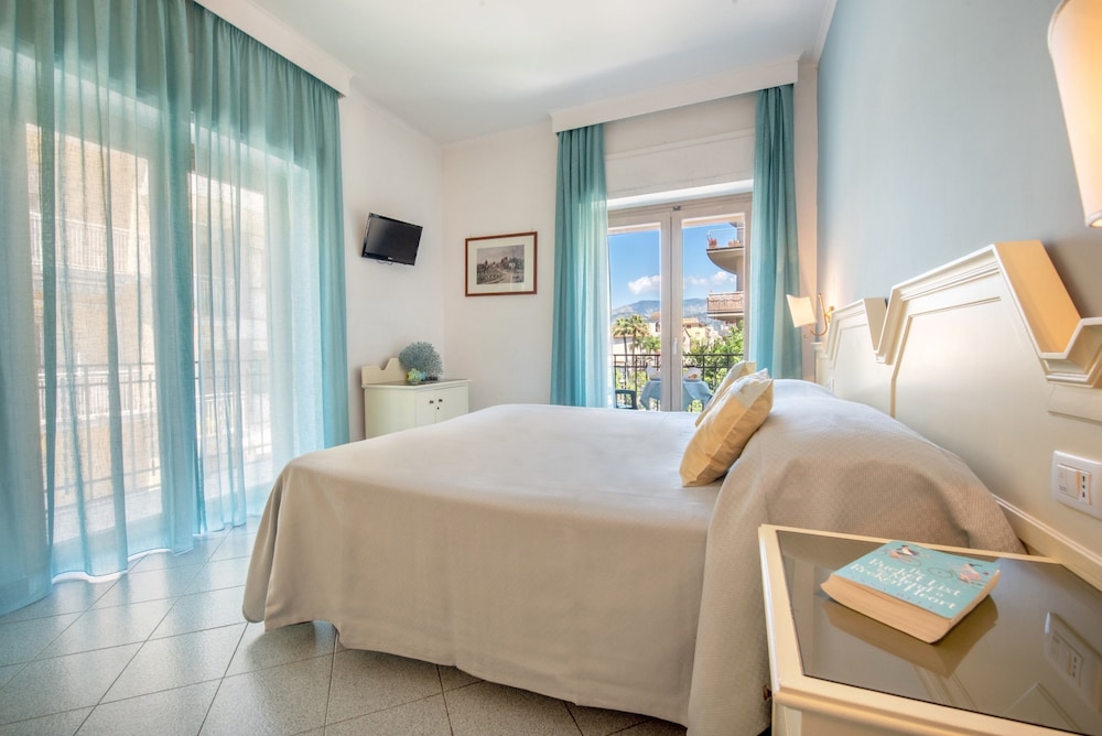 Classic Double Room Single Use, Balcony
