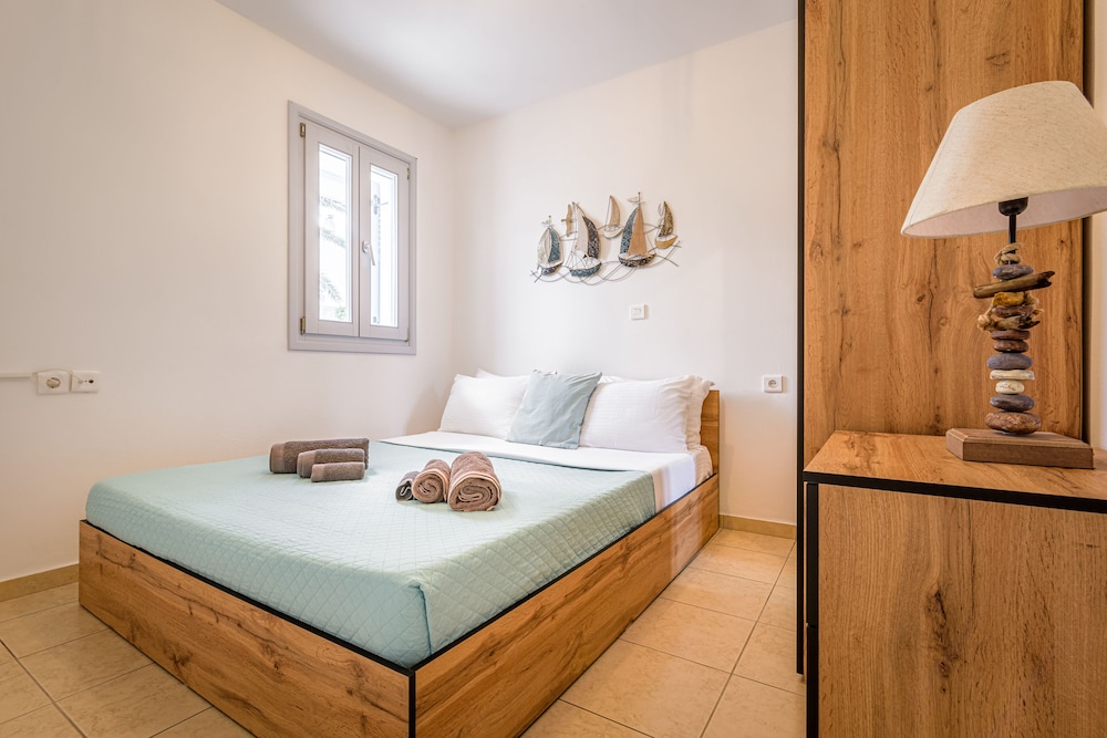 Junior Duplex, 1 Queen Bed with Sofa bed, Non Smoking, Courtyard View