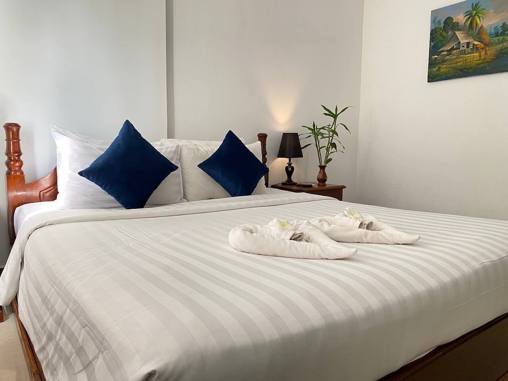 Deluxe Double Room, Pool View - Photo 7