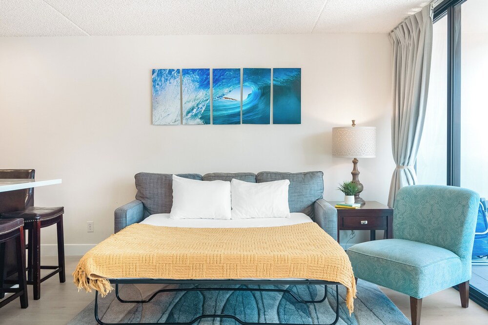 High Floor Ocean View Condo w/ 2 Beds and Parking: Family Suite, 1 Bedroom, Air conditioning, Ocean View (0091) photo