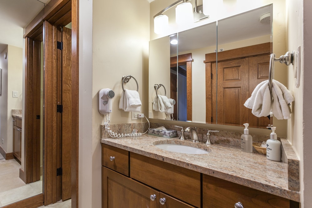 Condo, 2 Bedrooms, 2 Bathrooms - Photo 18