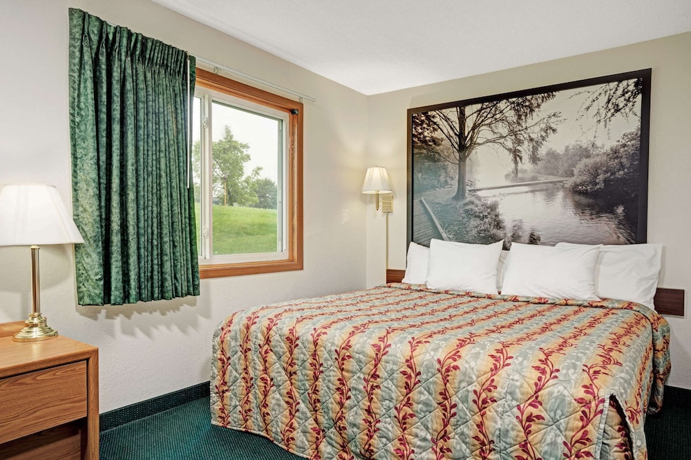 Suite, 1 King Bed photo 1