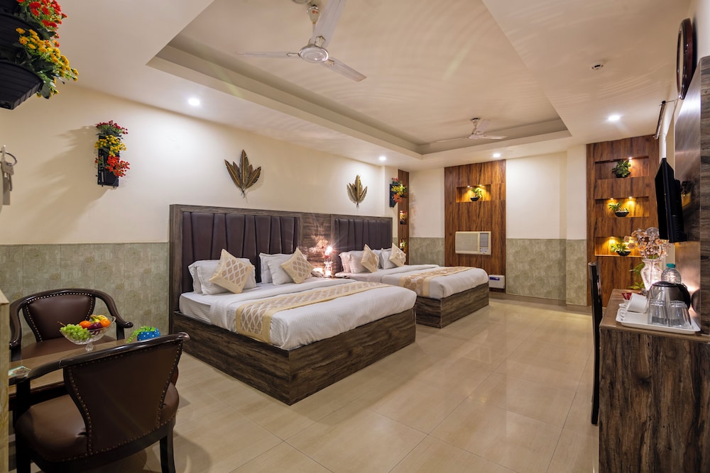 Deluxe Family Room
