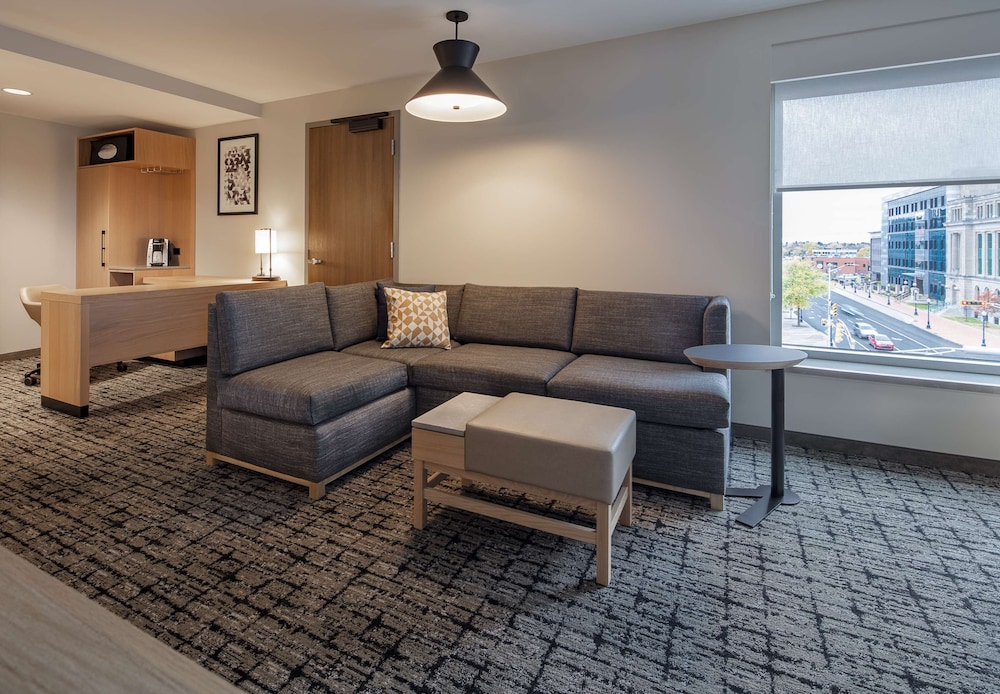 Deluxe Room, Multiple Beds (Avenir Center View)