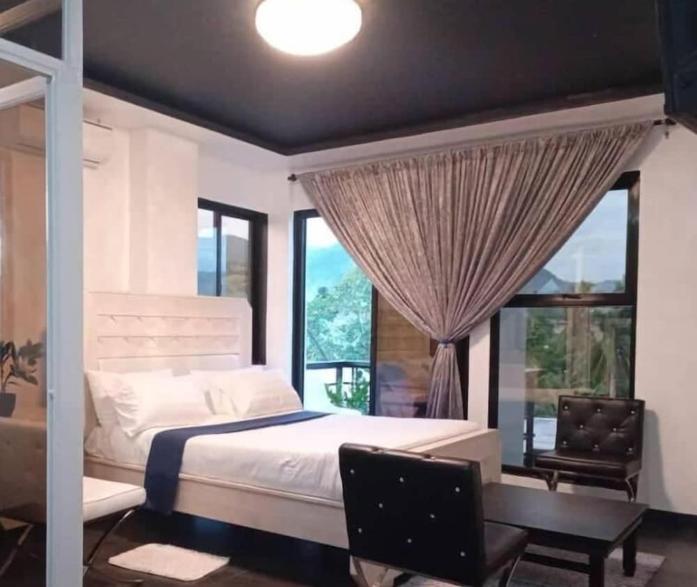 Superior Studio Suite, 1 King Bed, Non Smoking, Mountain View